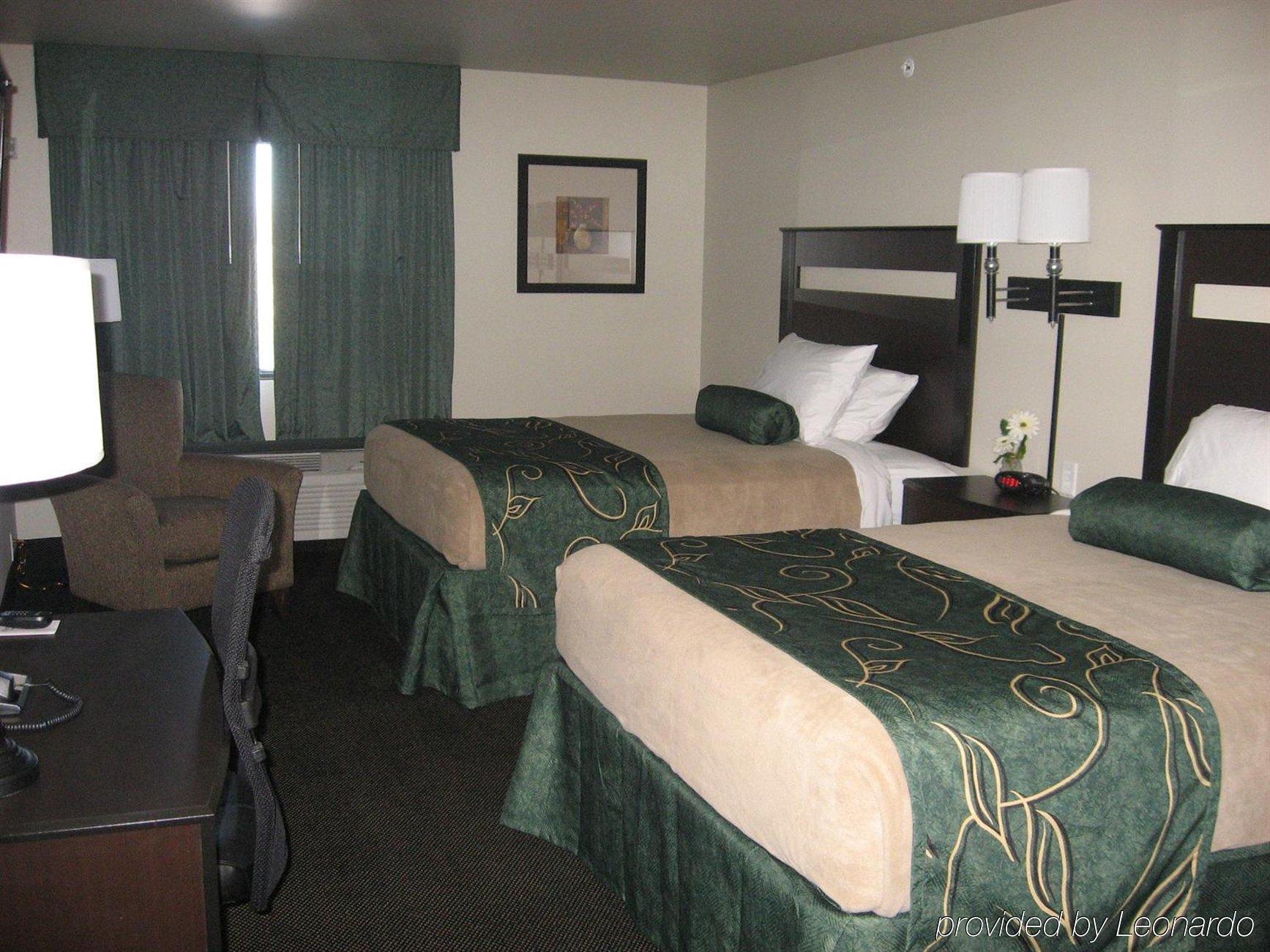 Baymont By Wyndham Glenwood Hotel Room photo
