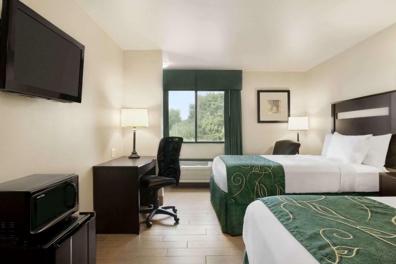 Baymont By Wyndham Glenwood Hotel Exterior photo