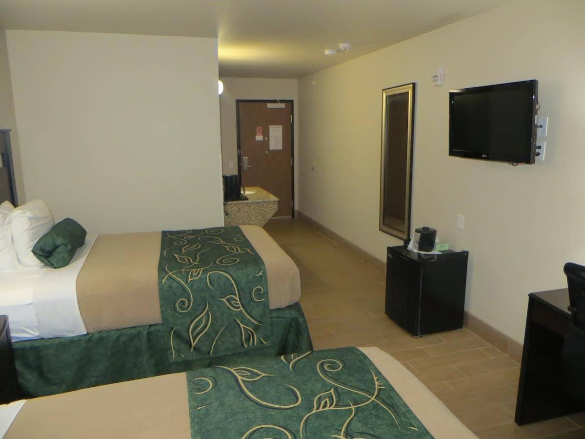 Baymont By Wyndham Glenwood Hotel Exterior photo